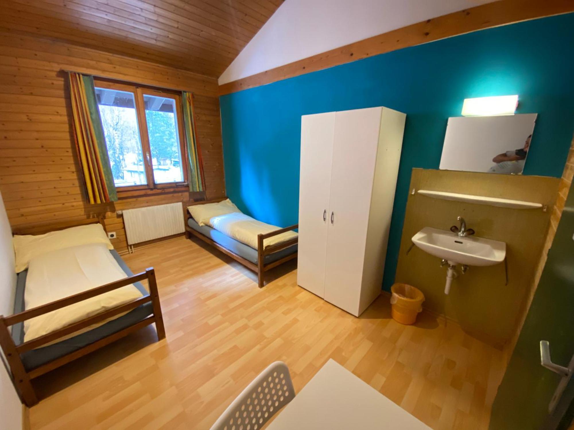 Alpine Base Hostel - Adults Only Lauterbrunnen Exterior photo