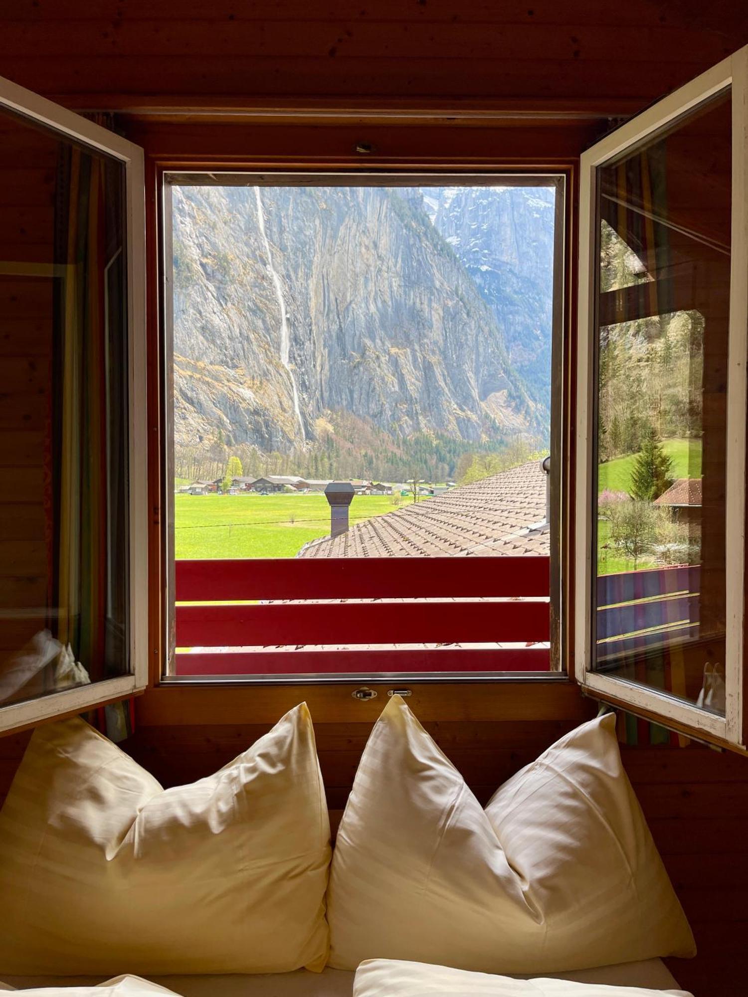 Alpine Base Hostel - Adults Only Lauterbrunnen Exterior photo