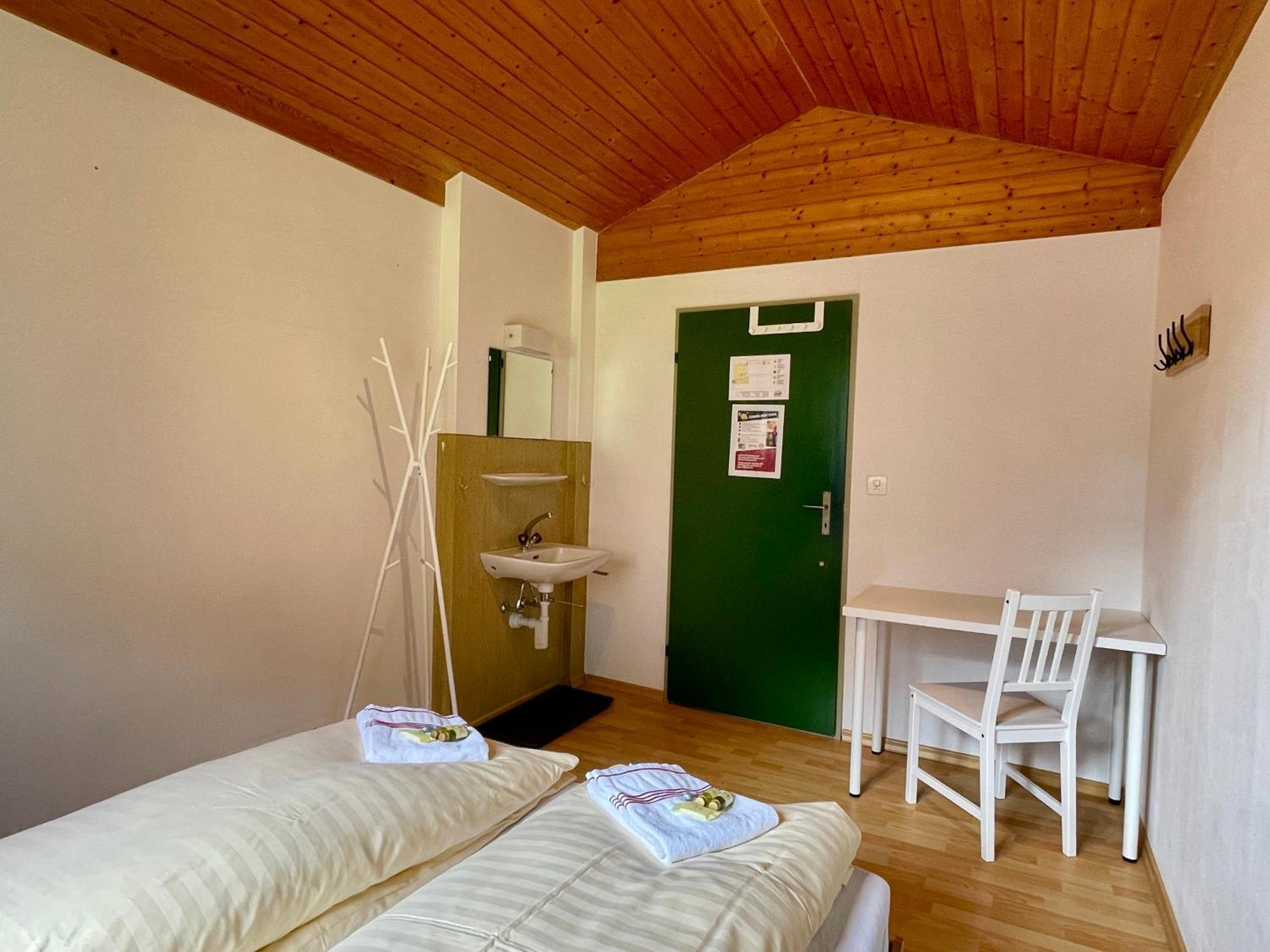 Alpine Base Hostel - Adults Only Lauterbrunnen Exterior photo