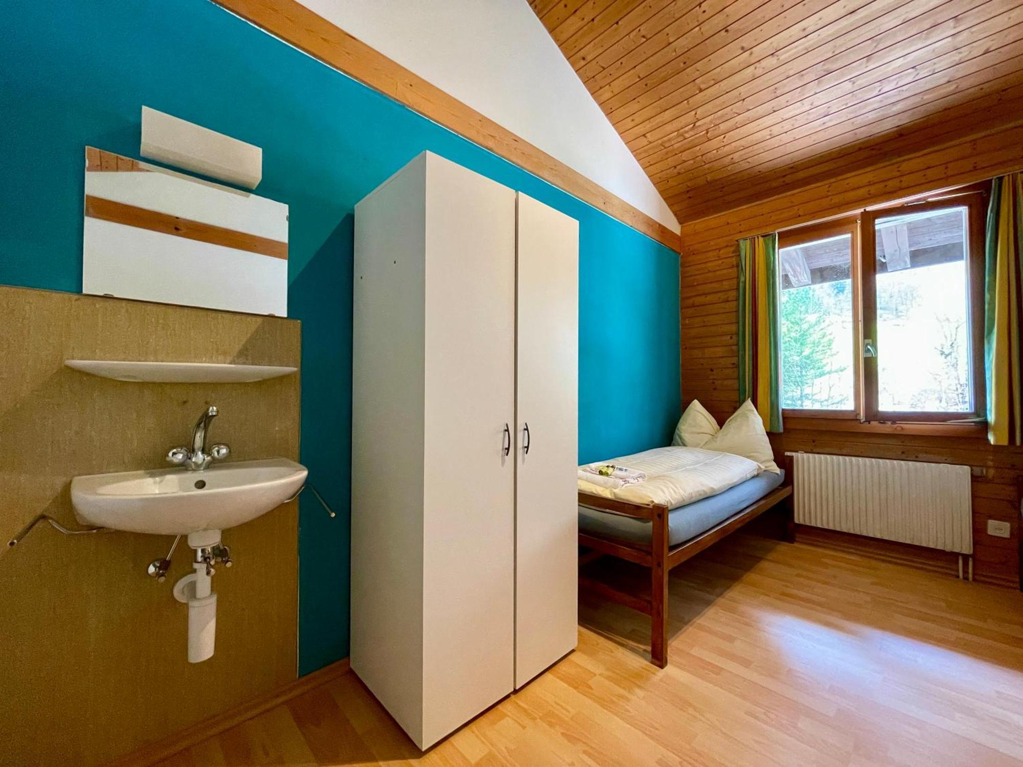 Alpine Base Hostel - Adults Only Lauterbrunnen Exterior photo